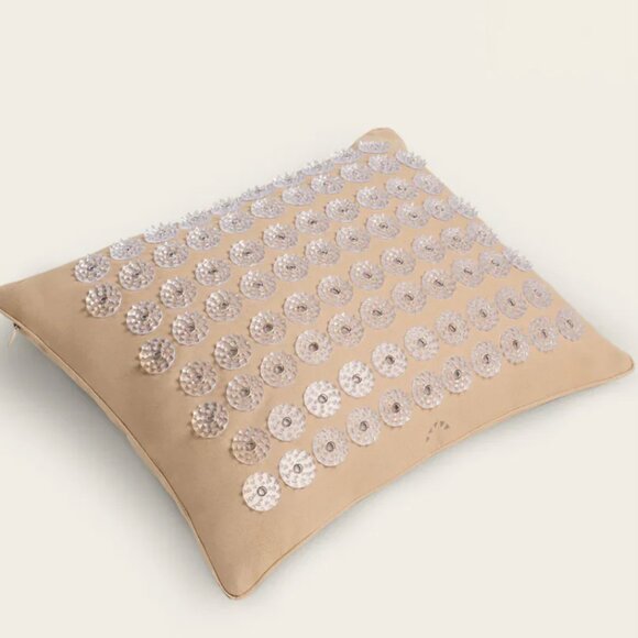 Shakti Sandalwood Acupressure Pillow and Mat - Picture 3 of 3